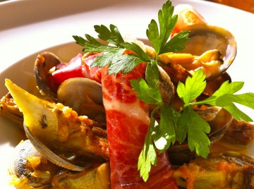 (English) vongole, carciofi e prosciutto crudo