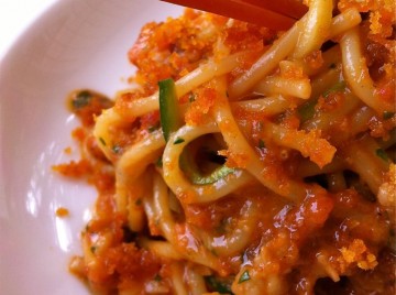 spaghettoni scampi e bottarga